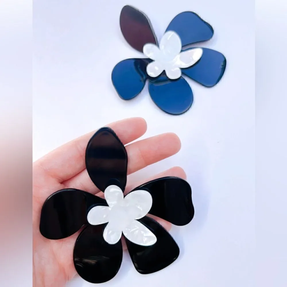 Oversized flower earrings A227